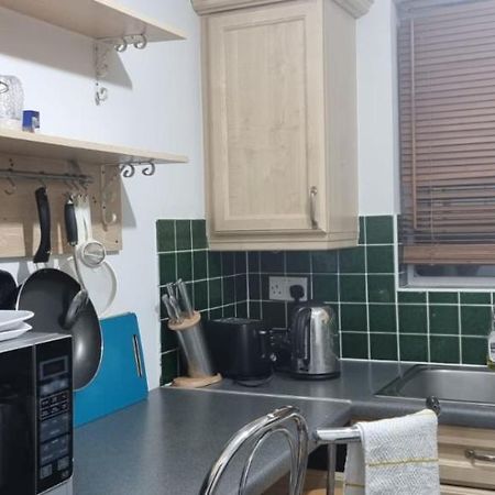 2 Bedroom Apartment - Greater London Dagenham Ngoại thất bức ảnh