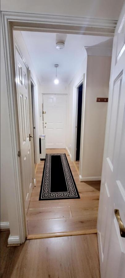 2 Bedroom Apartment - Greater London Dagenham Ngoại thất bức ảnh