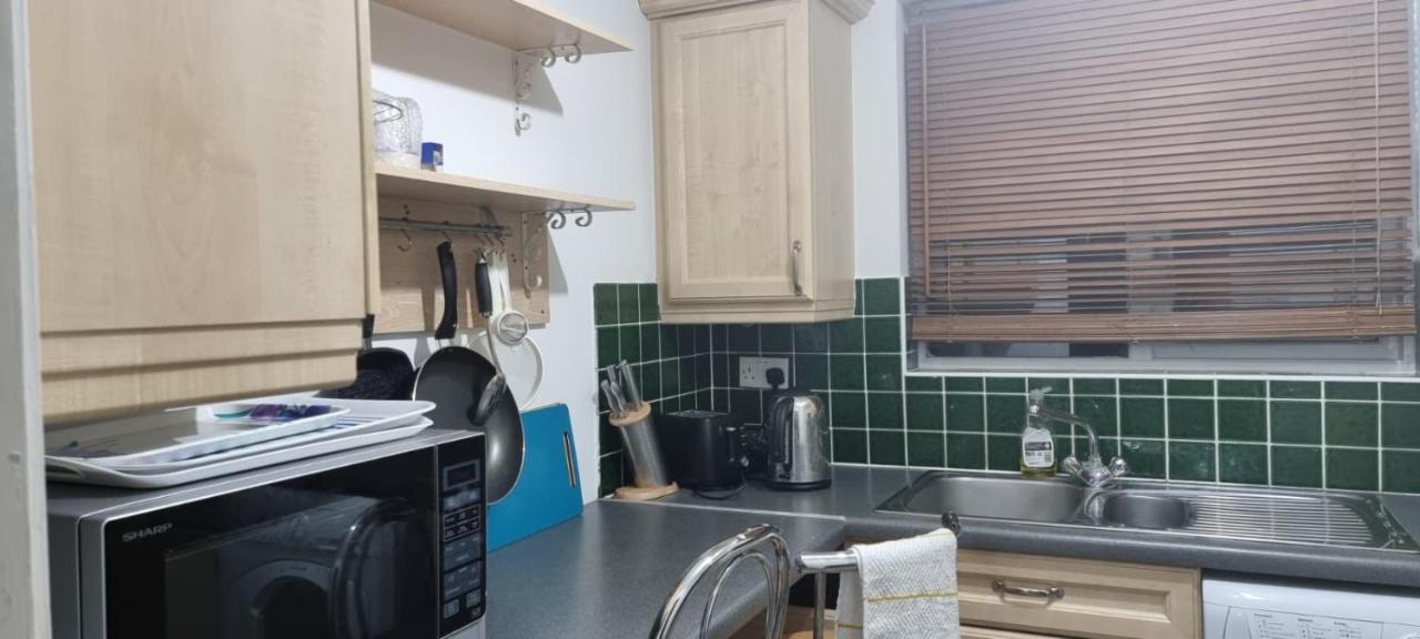 2 Bedroom Apartment - Greater London Dagenham Ngoại thất bức ảnh