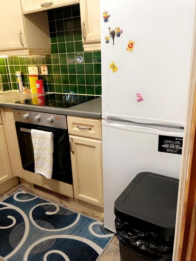 2 Bedroom Apartment - Greater London Dagenham Ngoại thất bức ảnh