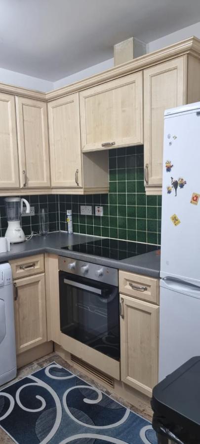 2 Bedroom Apartment - Greater London Dagenham Ngoại thất bức ảnh